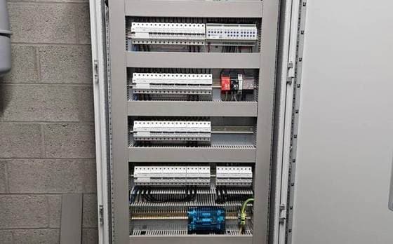 Armoire électrique avec modules KNX