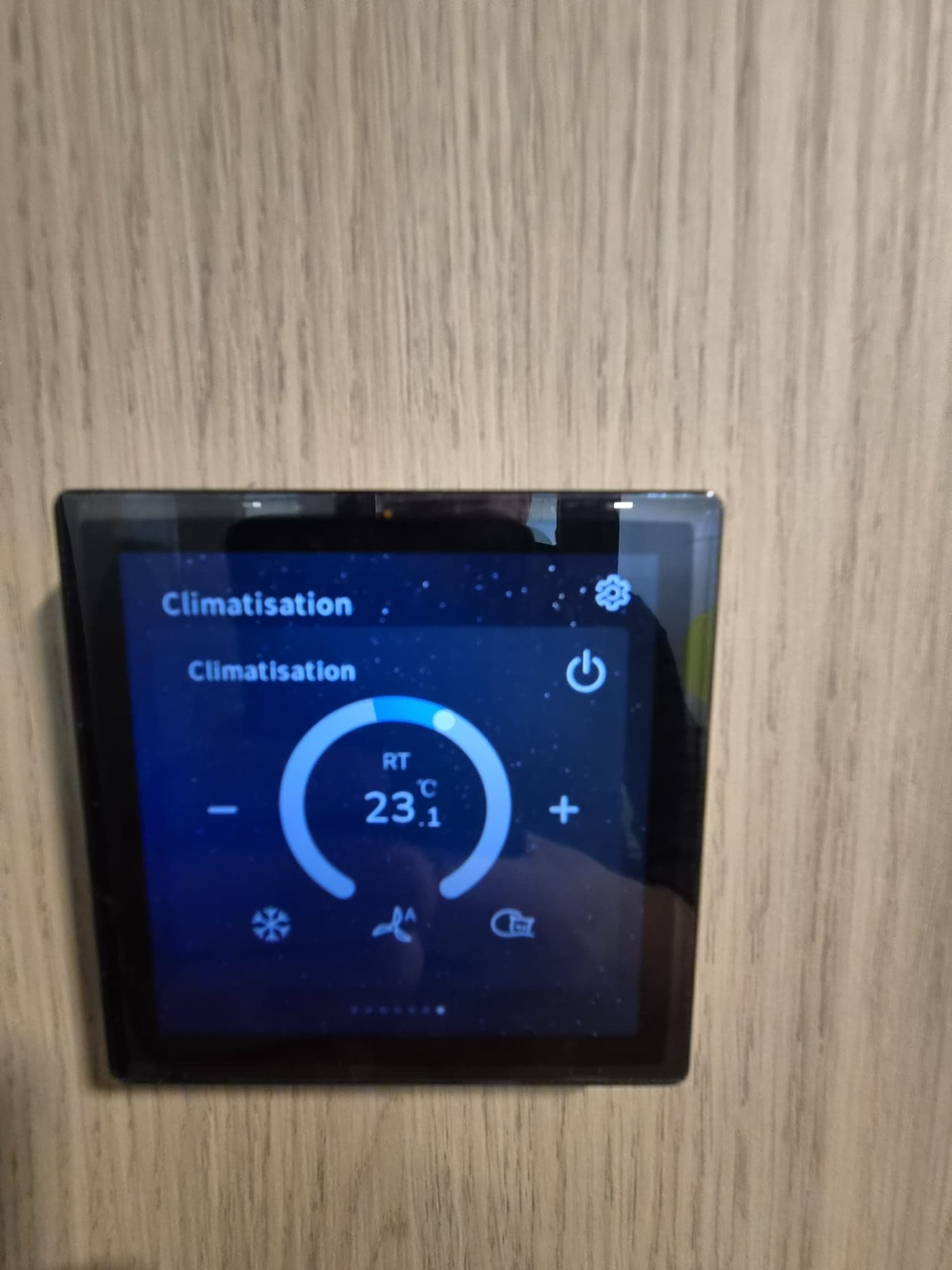 Écran tactile KNX de gestion de la climatisation