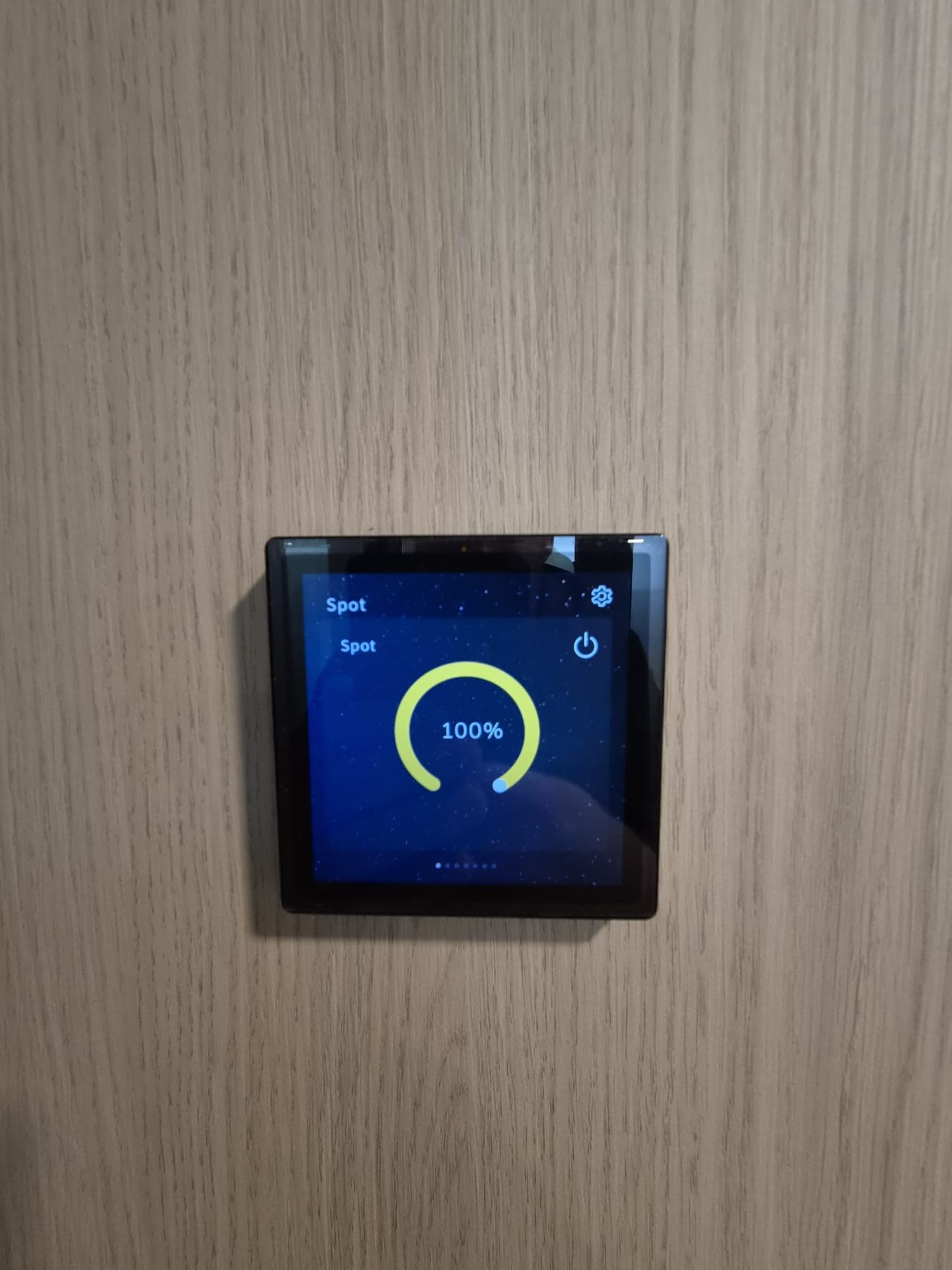 KNX touch screen for lighting control